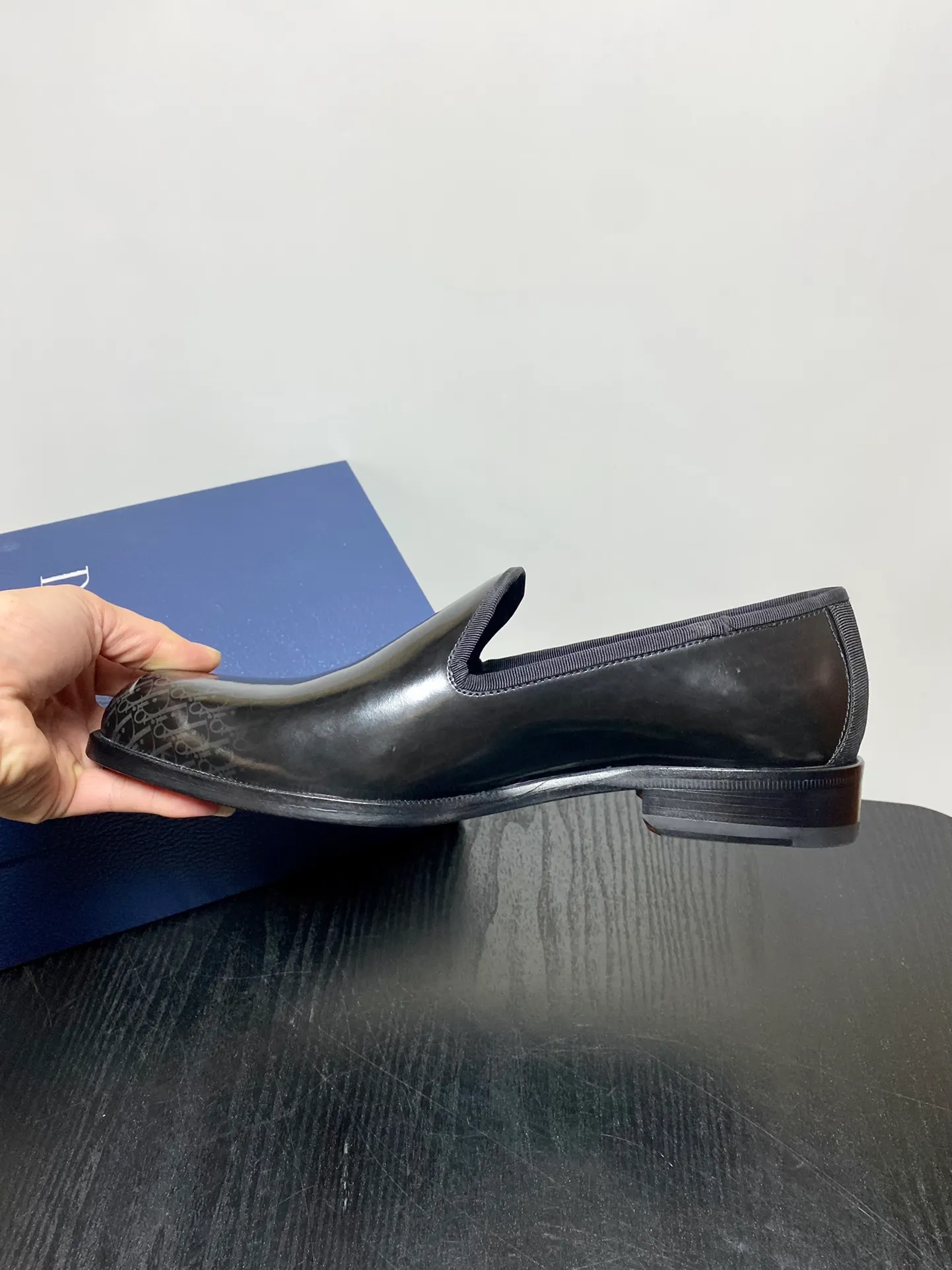 Men's shoes 💰960 Dior Derby shoes | Genuine leather sole formal leather shoes | Carefully crafted with open-edge beaded cowhide | Water-dyed cowhide lining | With classic lace-up closure | Exquisite embossed brand logo on the side | Glossy stacked heel design enhances style | Can be matched with formal or casual looks Size: 39-44 (customized at 38.45.46)